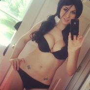 Bailey Jay selfie in the mirror
